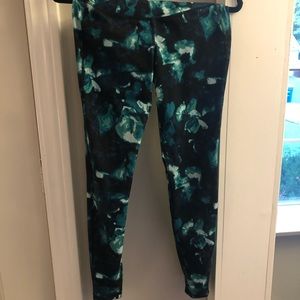 Green & black active workout leggings